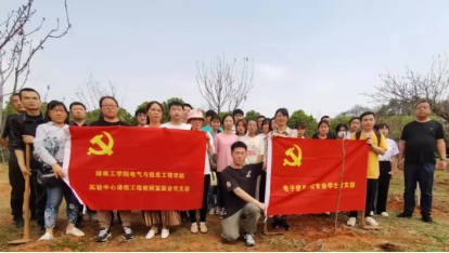 电气与信息工程学院师生开展义务植树活动为美丽校园添新绿