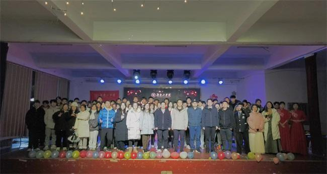 年轻无极限，才艺展未来——化学与环境工程学院“炫我青春，秀我风采”新生才艺大赛圆满举行